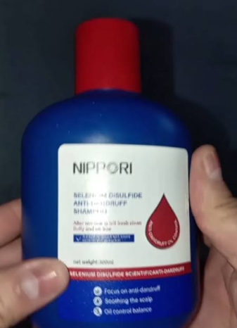 Frasco NIPPORI con fondo oscuro